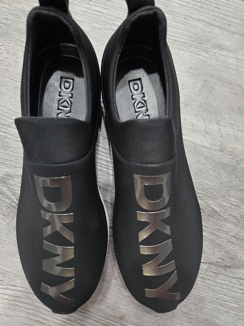 DKNY Jadyn Logo Slip-On Casual Sneakers - Picture 3 of 7